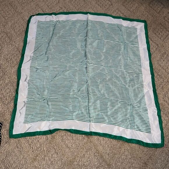 Square Scarf aprrox 20 x 21 - Picture 1 of 2